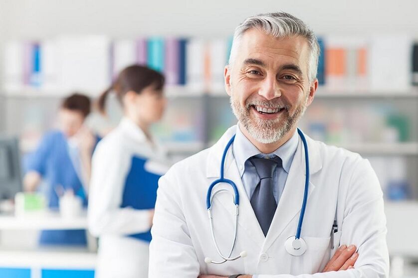 Médecin traitant l'arthrose
